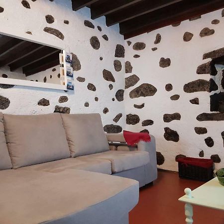 מוסטיירוס Join Our Relaxed House Near The Beach - Mosteiros מראה חיצוני תמונה