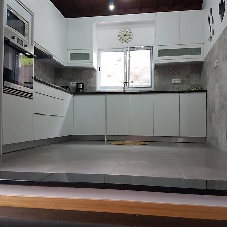 מוסטיירוס Join Our Relaxed House Near The Beach - Mosteiros מראה חיצוני תמונה