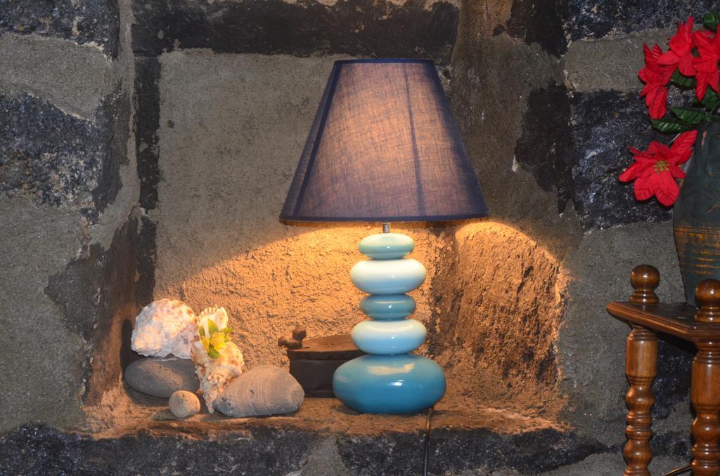 מוסטיירוס Join Our Relaxed House Near The Beach - Mosteiros מראה חיצוני תמונה