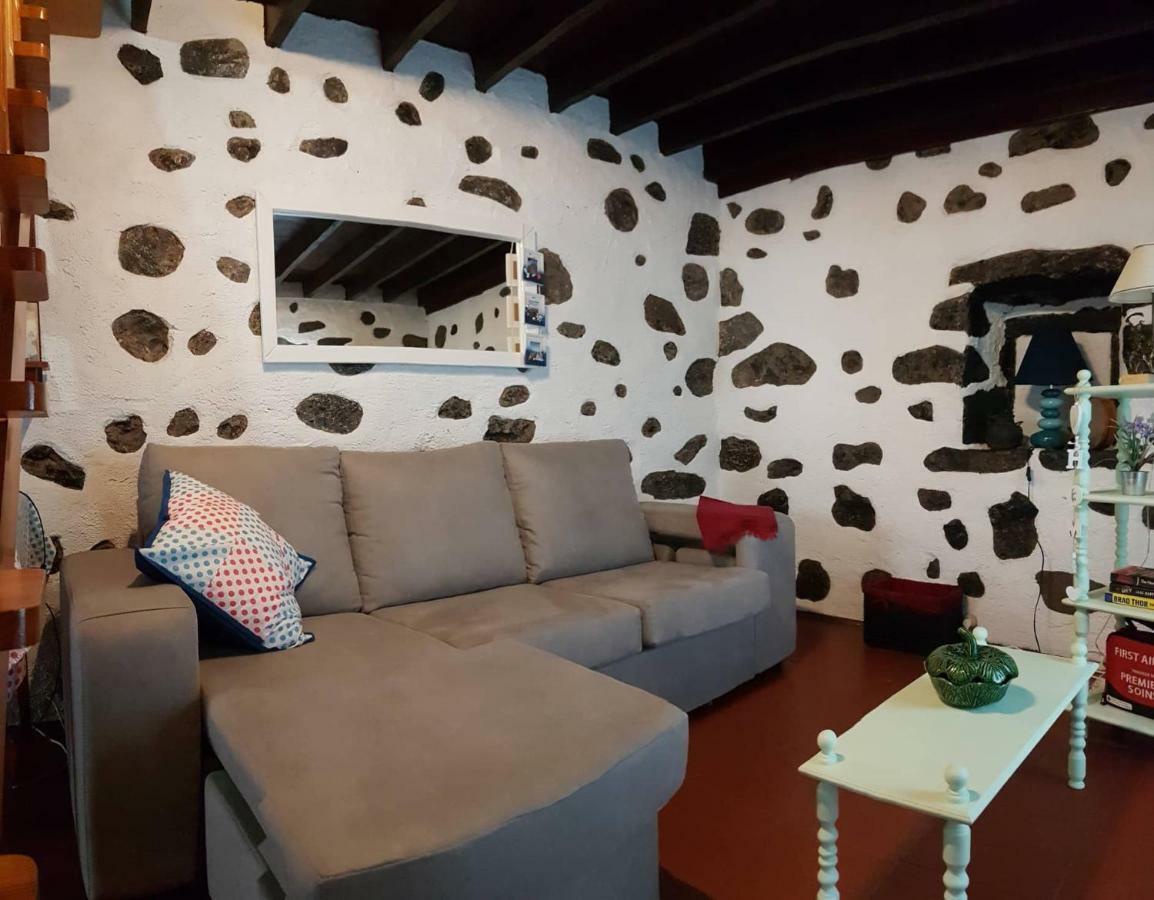 מוסטיירוס Join Our Relaxed House Near The Beach - Mosteiros מראה חיצוני תמונה