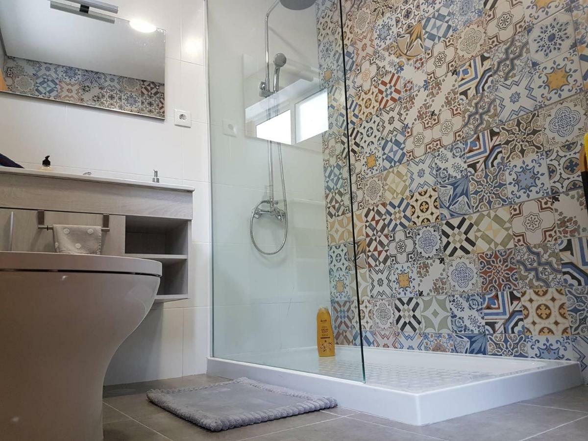 מוסטיירוס Join Our Relaxed House Near The Beach - Mosteiros מראה חיצוני תמונה