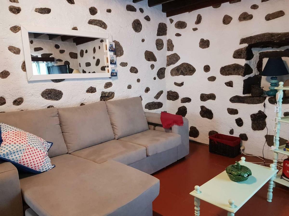 מוסטיירוס Join Our Relaxed House Near The Beach - Mosteiros מראה חיצוני תמונה