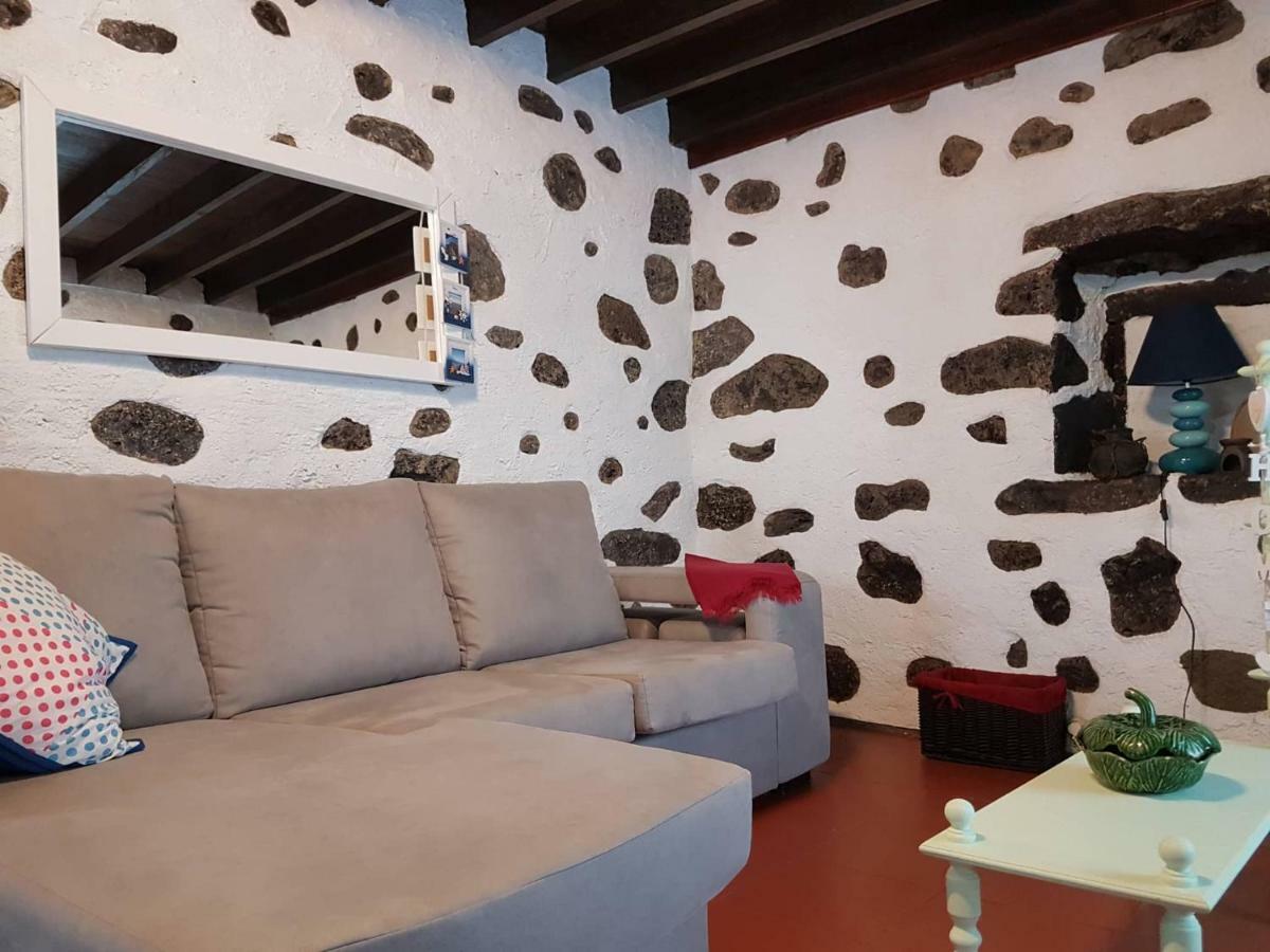 מוסטיירוס Join Our Relaxed House Near The Beach - Mosteiros מראה חיצוני תמונה