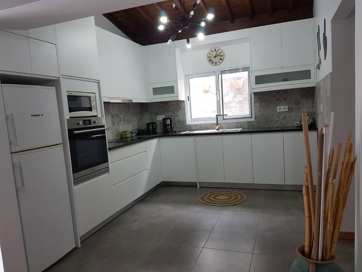 מוסטיירוס Join Our Relaxed House Near The Beach - Mosteiros מראה חיצוני תמונה