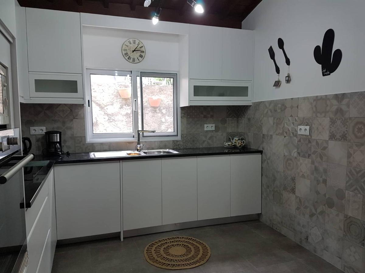 מוסטיירוס Join Our Relaxed House Near The Beach - Mosteiros מראה חיצוני תמונה